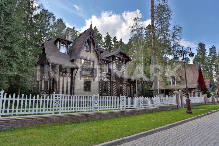 Дом 632 м² на участке 21,2 сот.