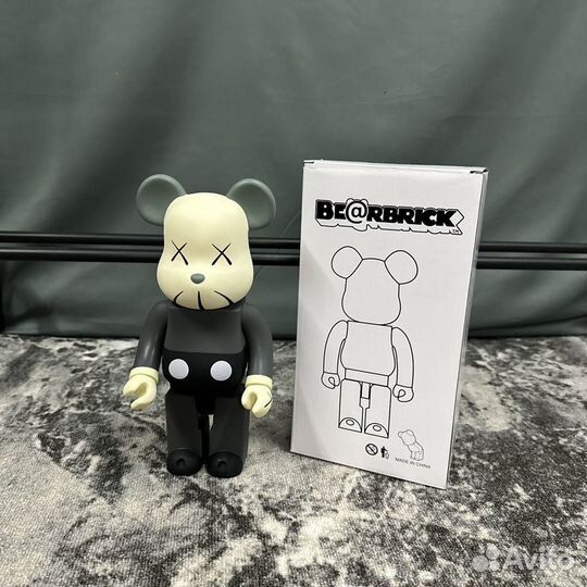 Фигурка Bearbrick x Kaws