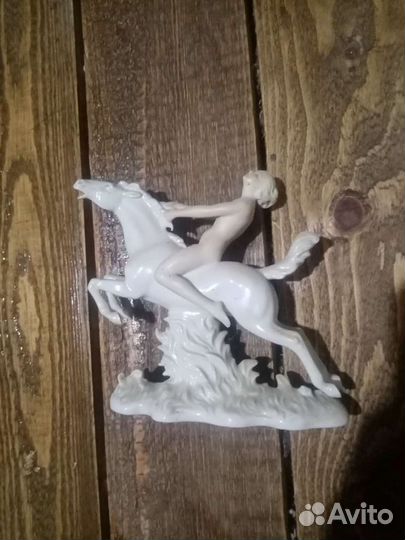 Статуэтка девушка