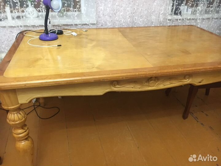 Стол обеденный