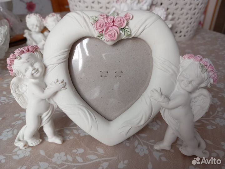 Статуэтки, подсвечник, рамка ангелочки с розами