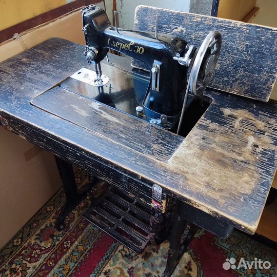 Швейная машинка ретро