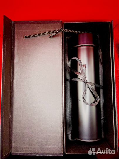 Термос в подорочной упаковки с датчиком