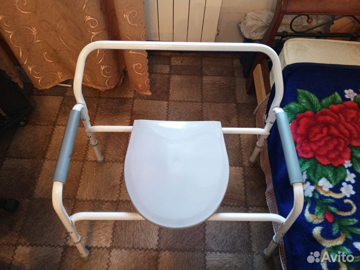 Санитарное кресло туалет