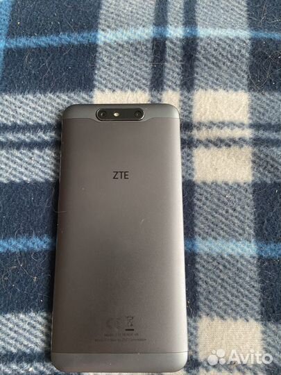 ZTE Blade V8, 3/32 ГБ