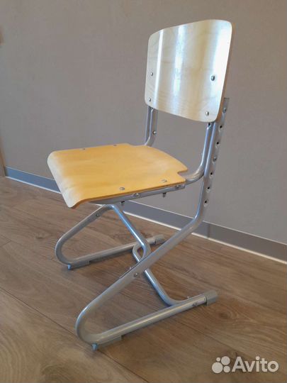 Стул школьный