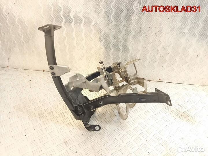 Кронштейн крепления крыла Audi A8 D3 4E0821137E