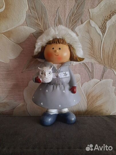 Фигурка девочка с совой