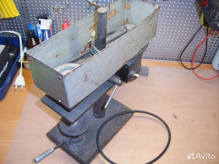 Настольный сверлильный станок для точных работ