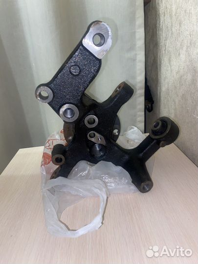 Поворотный кулак задний