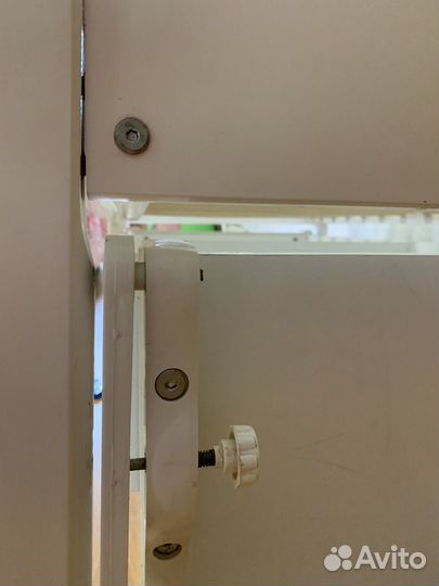 Детская кроватка с маятником и ящиком