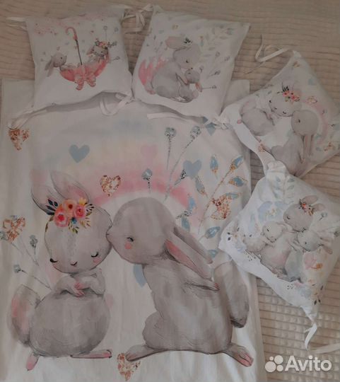 Бортики в кроватку и постельные принадлежности