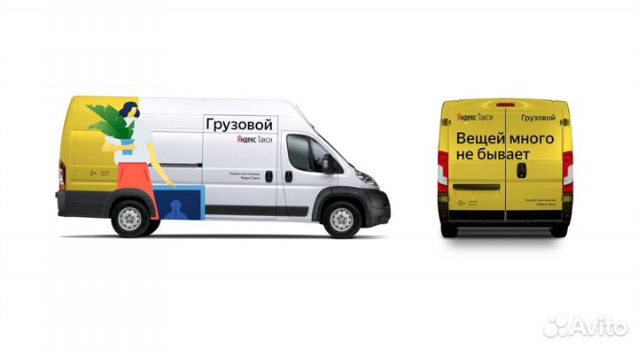 Водитель со своим грузовым авто