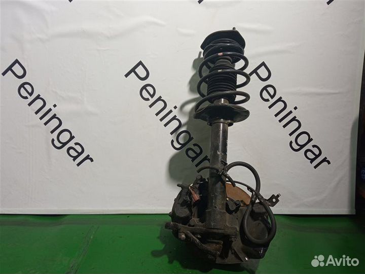 Ступица (кулак, цапфа) передняя левая Nissan