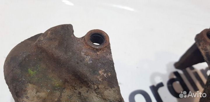 Кулак поворотный передний правый Volkswagen Bora