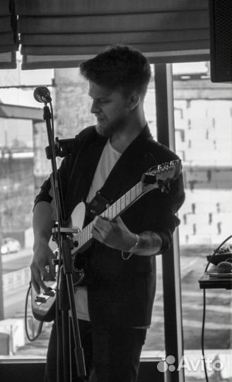 Преподаватель гитары/бас-гитары/укулеле