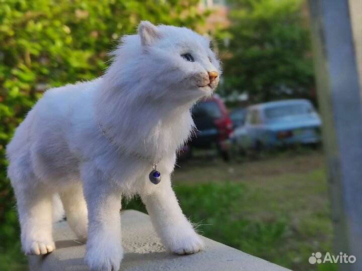 Ангорская кошка игрушка в смешанной технике