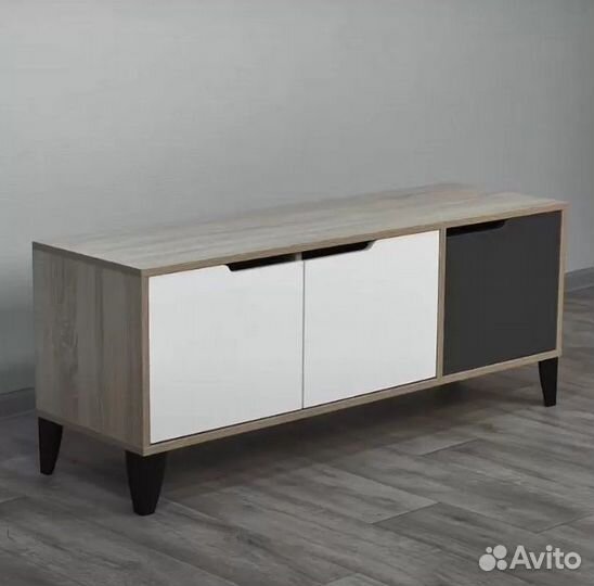 Тумба под тв на ножках