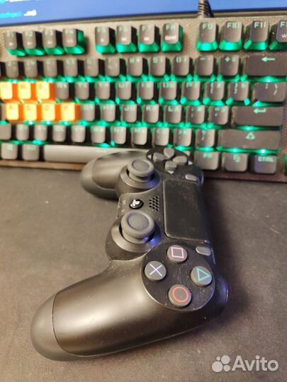 Геймпад Sony DualShock 4