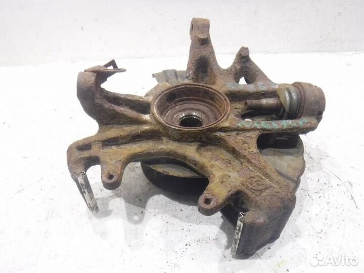 Кулак передний правый