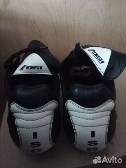 Футбольные бутсы