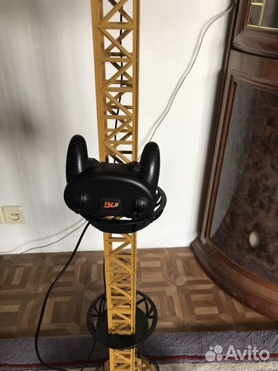 Подъемный кран игрушка