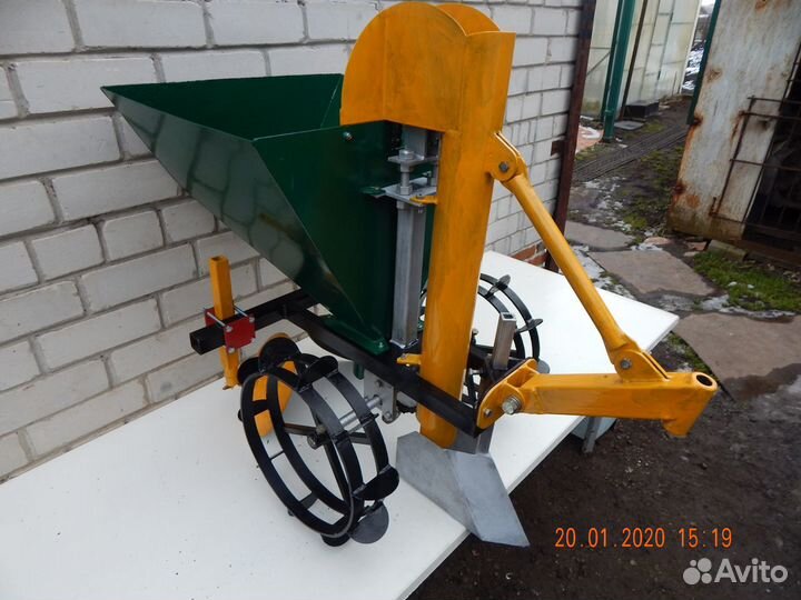 Картофелесажалка для мотоблока