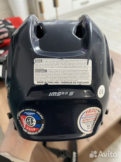 Хоккейный шлем