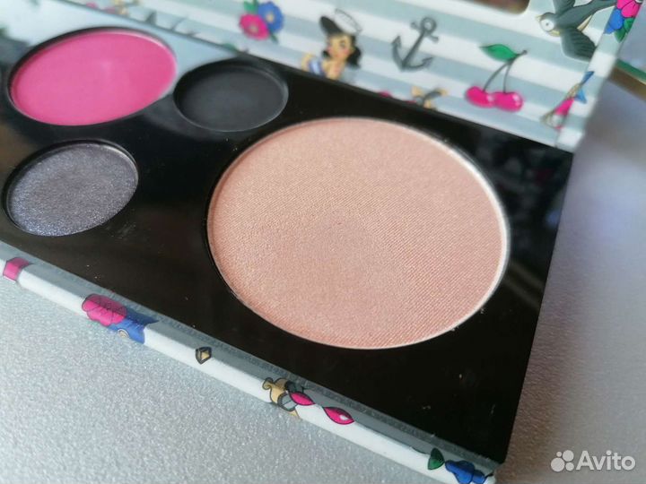 Палетка теней essence