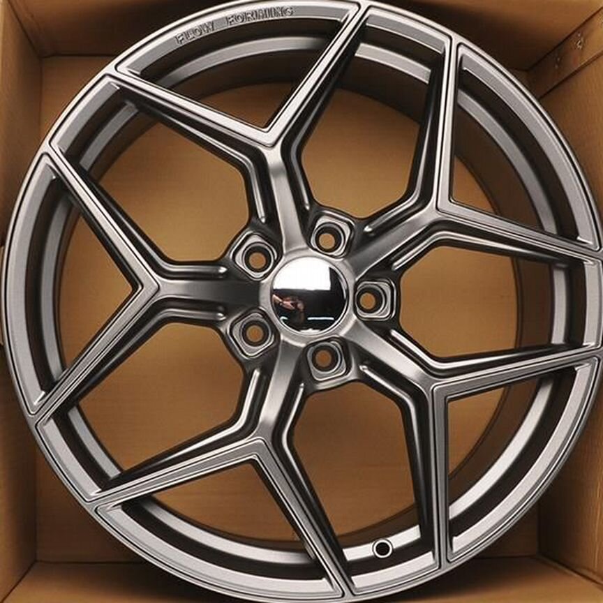 Powcan 3S269 : 8,5x20 5*114,3 Et:40 Dia:67,1 Matt Grey