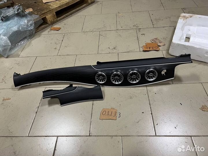 Молдинг торпеды центральный RHD E w213