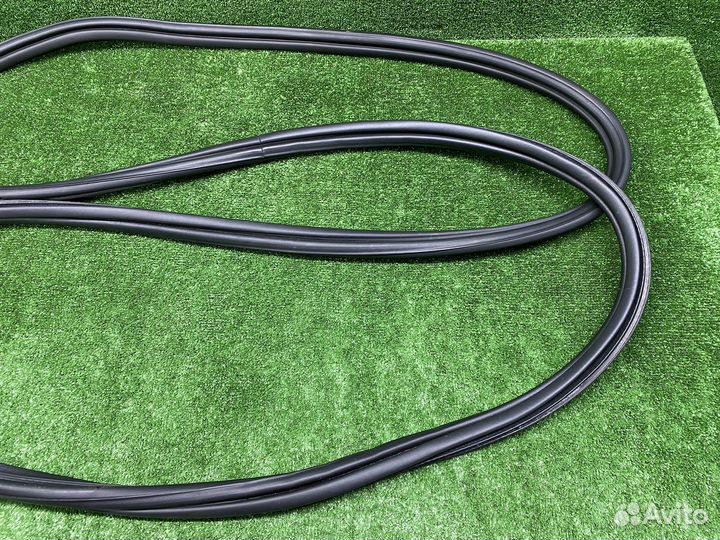 Уплотнительная резинка багажника BMW X6 G06