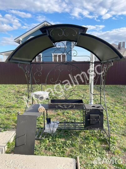 Мангал с крышей