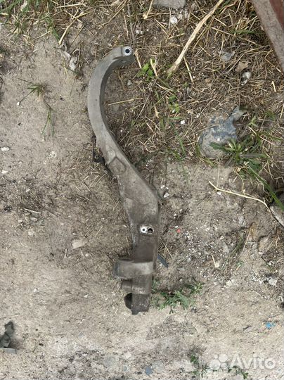 Кулак передний левый правый Infinity FX/QX s51