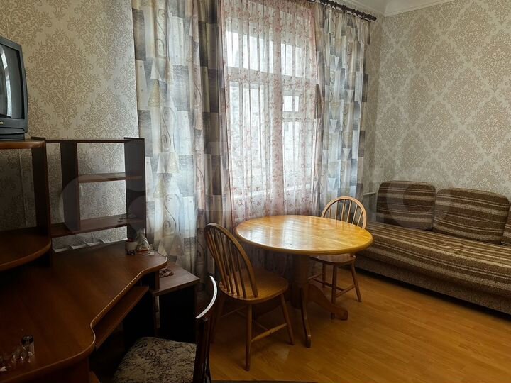 2-к. квартира, 60 м², 2/4 эт.