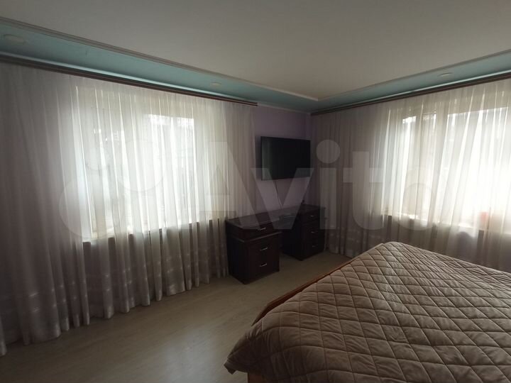 Коттедж 210 м² на участке 10 сот.