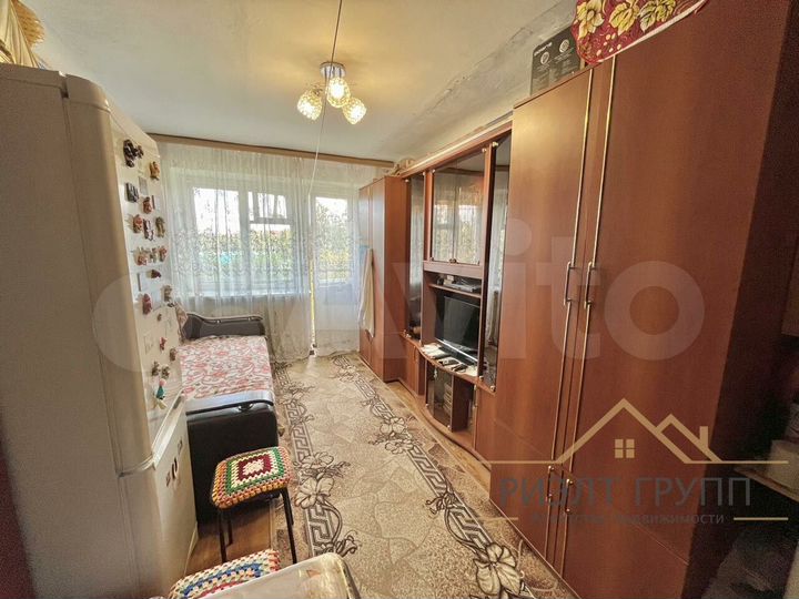 Комната 17 м² в 8-к., 4/5 эт.