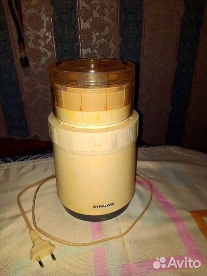 Тостер,магнитофон кассет,бутербродница,весы