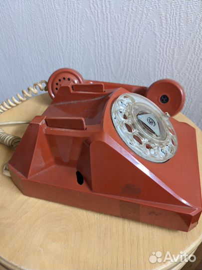 Старый стационарный телефон СССР