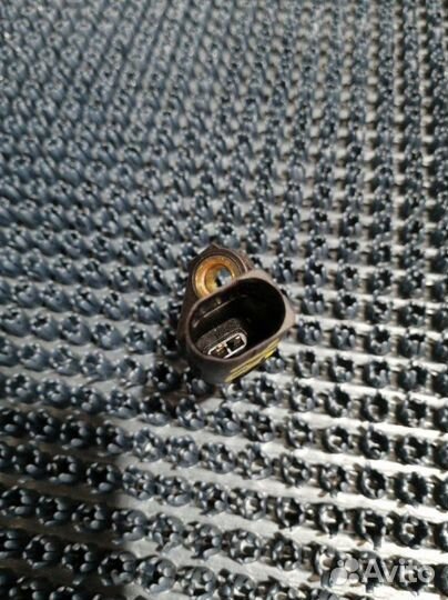 Датчик ABS Volkswagen Passat