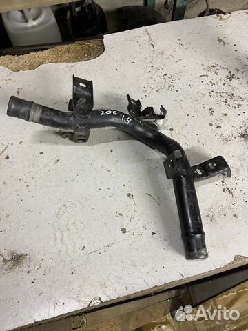 Патрубок системы охлаждерия пежо 206