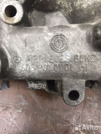 Помпа двигателя om606 mercedes