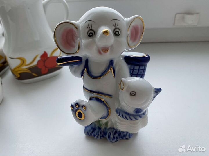 Статуэтки-сувениры гжель