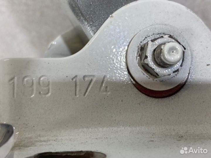 Петля крышки багажника задняя левая Renault Logan