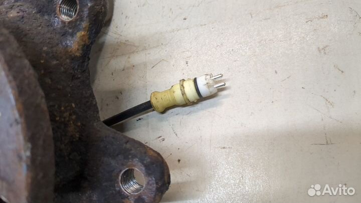 Ступица (кулак, цапфа) правая передняя Renault Clio