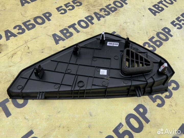 Накладка на торпедо торцевая левая Kia Quoris