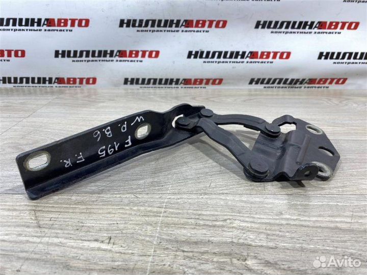 Петля капота правая Volkswagen Passat B6 1.8 2009