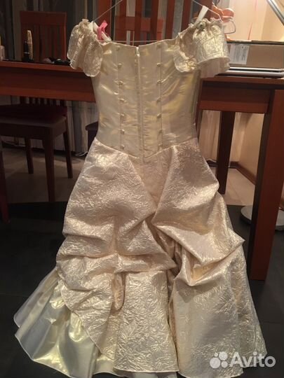 Платье золотистое
