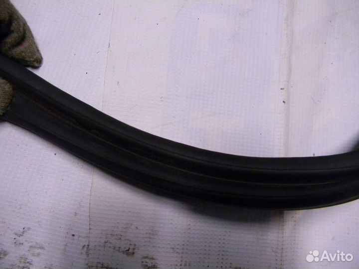 Уплотнитель багажника C4 II 2011