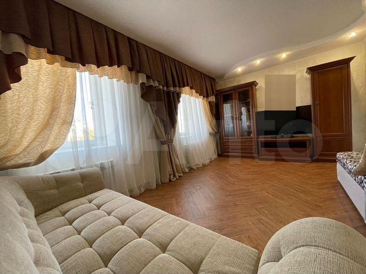 2-к. квартира, 60 м², 3/3 эт.